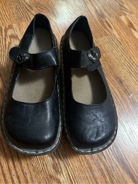 Ingaro black faux leather button style Mary Jane comfort shoes 7.5